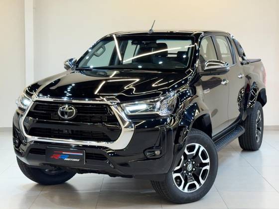 TOYOTA HILUX 2.8 D-4D TURBO DIESEL CD SRX PLUS 4X4 AUTOMÁTICO